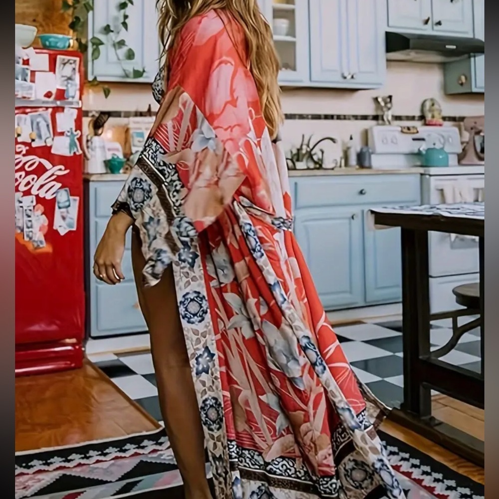 Woman’s Kimono - Picture 3 of 5